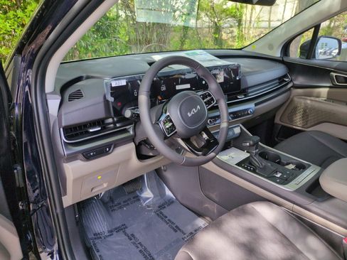 New 2026 Kia Carnival FWD image 18