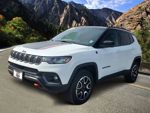 Used 2025 Jeep Compass Trailhawk AWD/4WD image 5