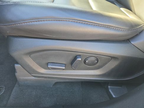 Certified 2022 Ford Explorer XLT w/ Equipment Group 202A image 12