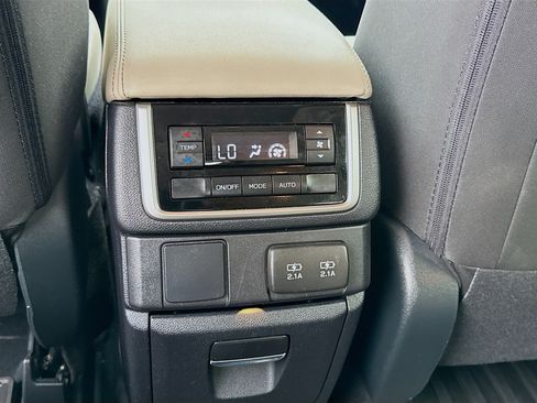 Used 2021 Subaru Ascent Premium w/ Sport Package AWD/4WD image 17