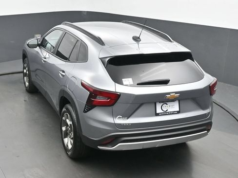 Used 2025 Chevrolet Trax LT w/ LT Convenience Package FWD image 39