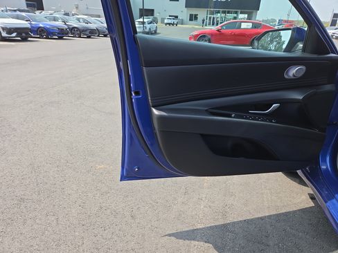 Used 2025 Hyundai Elantra SEL image 27