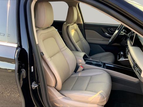 Used 2023 Lincoln Corsair Reserve FWD image 9