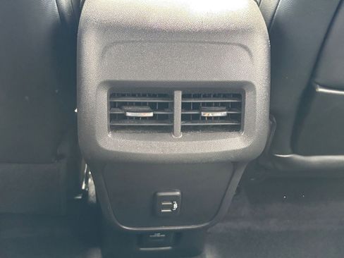 Used 2024 GMC Terrain SLT image 25