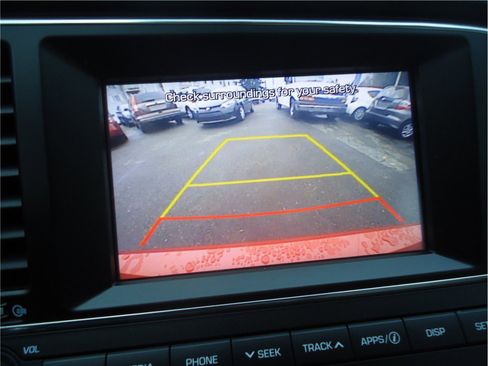 Used 2017 Hyundai Elantra SE image 24