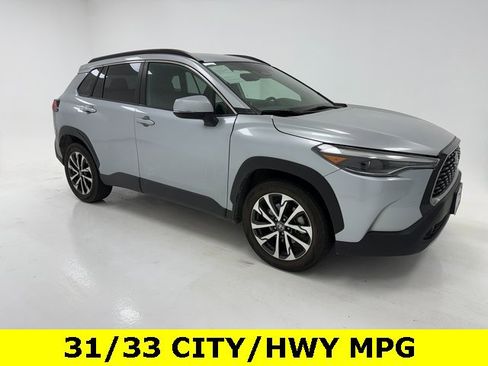 Used 2024 Toyota Corolla Cross XLE image 1