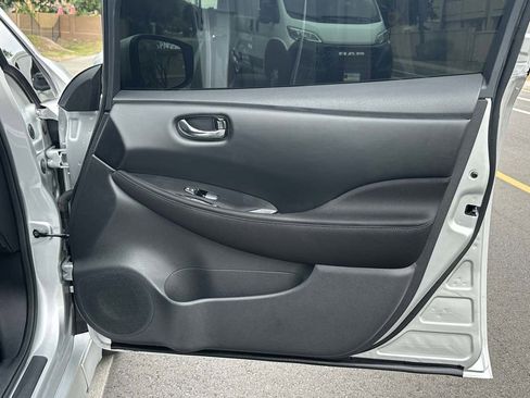 Used 2021 Nissan Leaf SV w/ SV Technology Package image 48