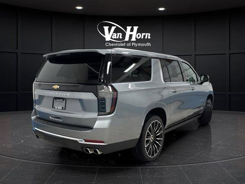 Used 2026 Chevrolet Suburban High Country AWD/4WD image 7