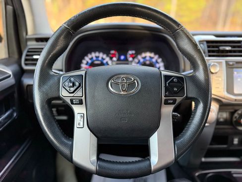 Used 2016 Toyota 4Runner SR5 image 31
