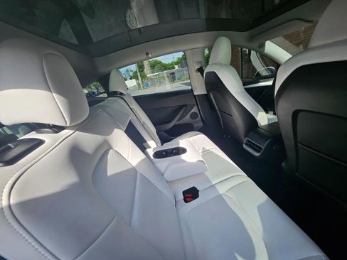 Used 2024 Tesla Model Y Long Range AWD/4WD image 59