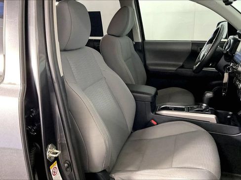 Used 2019 Toyota Tacoma SR5 AWD/4WD image 9