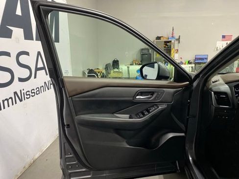 Certified 2023 Nissan Rogue SL w/ SL Premium Package AWD/4WD image 9