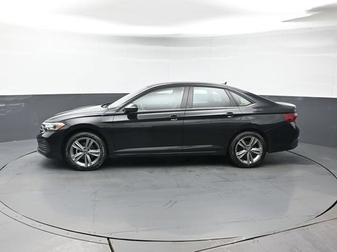 Used 2024 Volkswagen Jetta SE FWD image 2