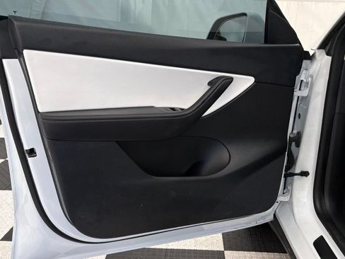Used 2022 Tesla Model Y Performance AWD/4WD image 17