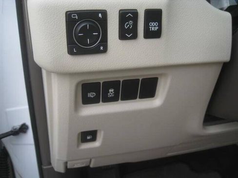 Used 2015 Lexus GX 460 w/ Premium Package AWD/4WD image 21