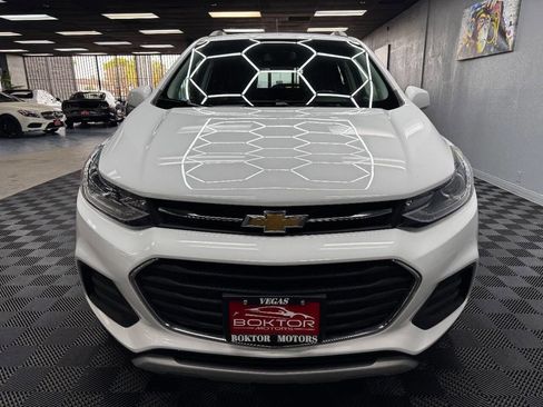 Used 2019 Chevrolet Trax LT w/ LT Convenience Package image 4