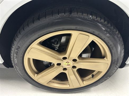 Used 2024 Porsche Cayenne Coupe w/ Premium Package Plus AWD/4WD image 15