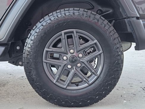 Used 2025 Jeep Wrangler Sport S image 29