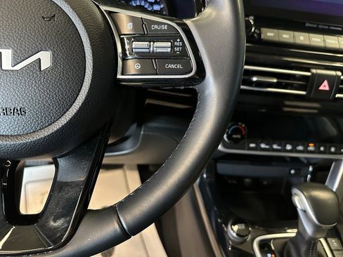 Used 2023 Kia Seltos EX image 11