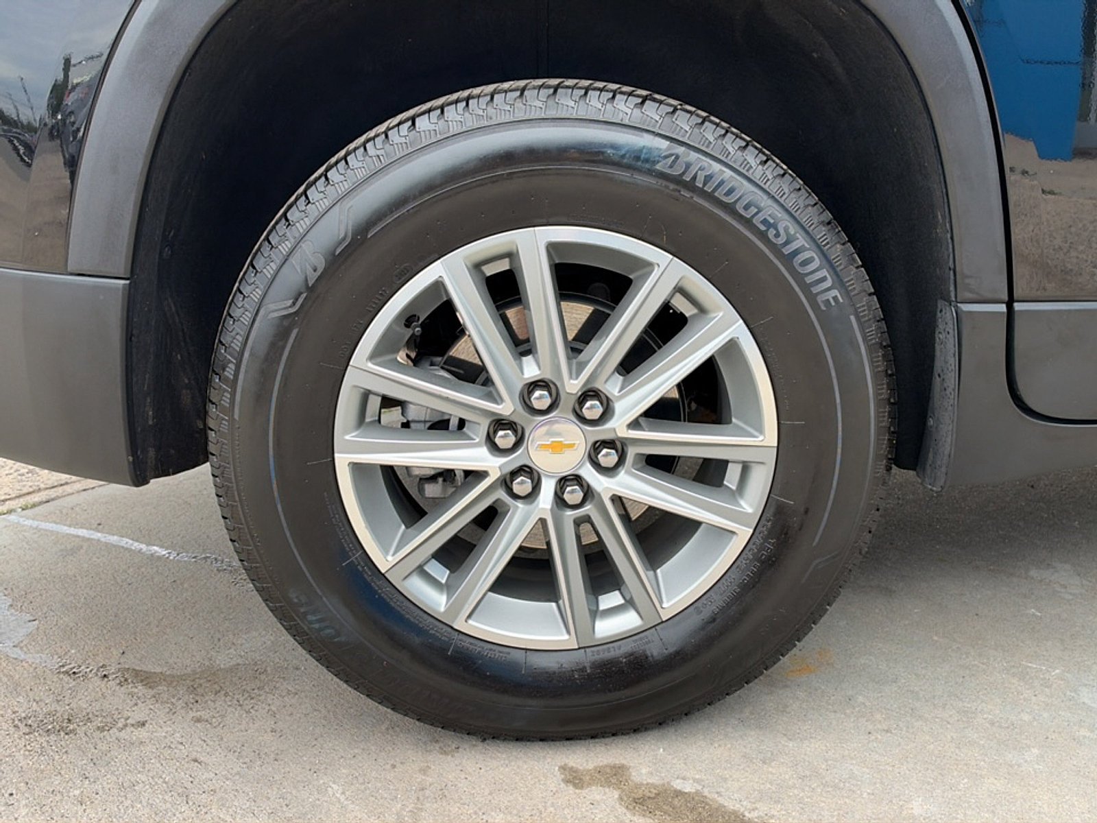 Used 2023 Chevrolet Traverse LT FWD image 46