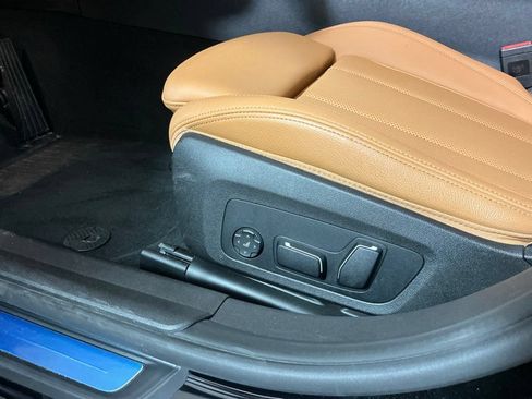 Certified 2025 BMW 330i xDrive Sedan w/ Premium Package AWD/4WD image 20