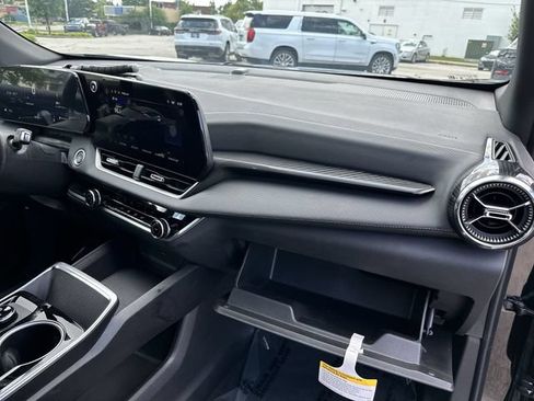 Certified 2026 Chevrolet Equinox LT w/ LPO, Floor Liner Package FWD image 31