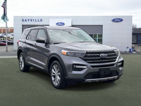 Used 2023 Ford Explorer XLT w/ Equipment Group 202A AWD/4WD image 6