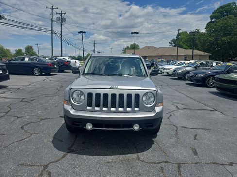 Used 2016 Jeep Patriot High Altitude FWD image 2