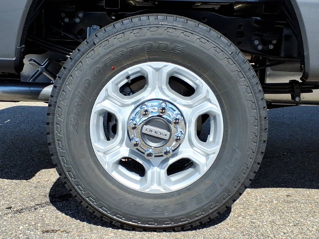 New 2026 Ford F350 XLT w/ FX4 Off-Road Package AWD/4WD image 11