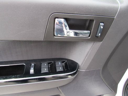 Used 2009 Ford Escape Limited AWD/4WD image 16