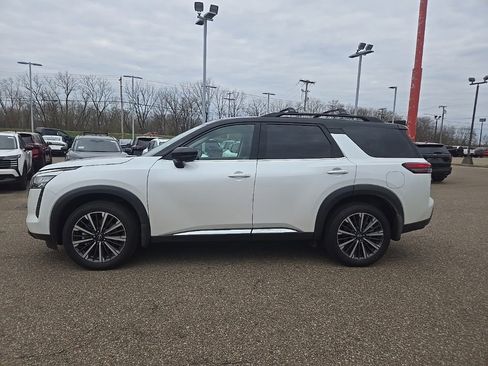 New 2026 Nissan Pathfinder Platinum w/ Cargo Package AWD/4WD image 4