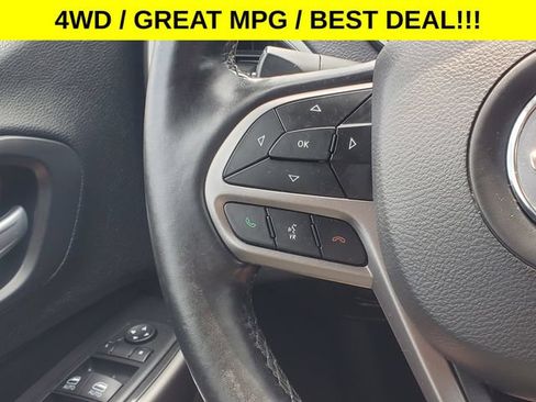 Used 2020 Jeep Cherokee Latitude Plus w/ Cold Weather Group AWD/4WD image 16