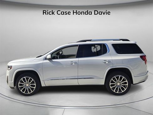 Used 2023 GMC Acadia Denali w/ Denali Technology Package image 4
