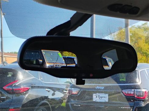 Used 2017 Chevrolet Traverse LT w/ Style and Technology Package image 26