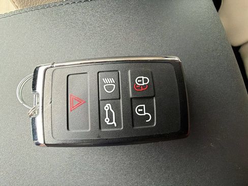 Used 2023 Land Rover Discovery Sport SE AWD/4WD image 28