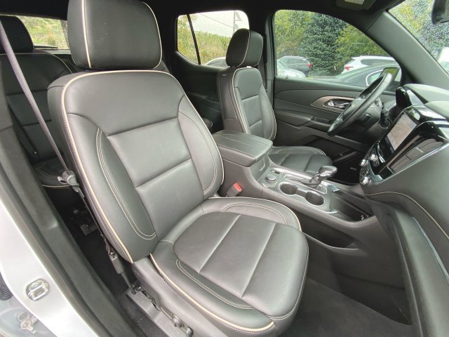 Used 2023 Chevrolet Traverse Premier FWD image 28