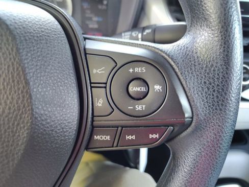 Used 2021 Toyota Corolla LE image 23