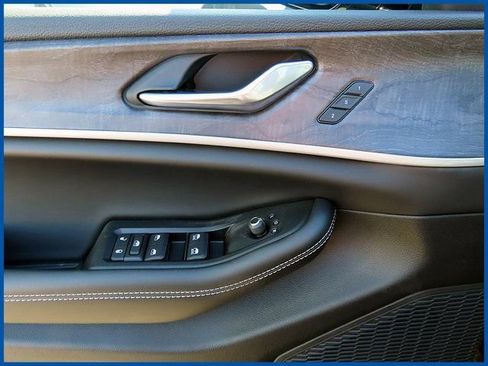 New 2025 Jeep Grand Cherokee Limited image 12