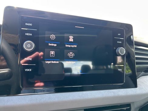 New 2025 Volkswagen Jetta SE image 29