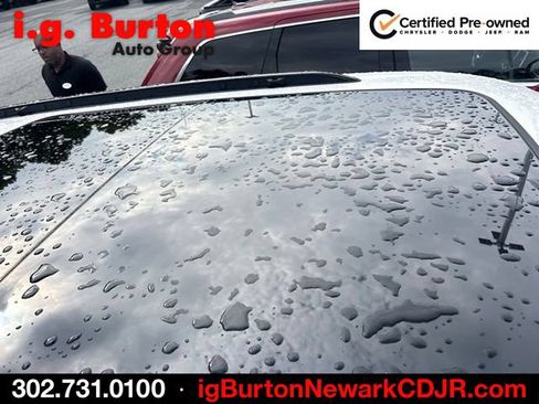 Used 2023 Jeep Grand Cherokee Overland w/ Luxury Tech Group IV AWD/4WD image 6