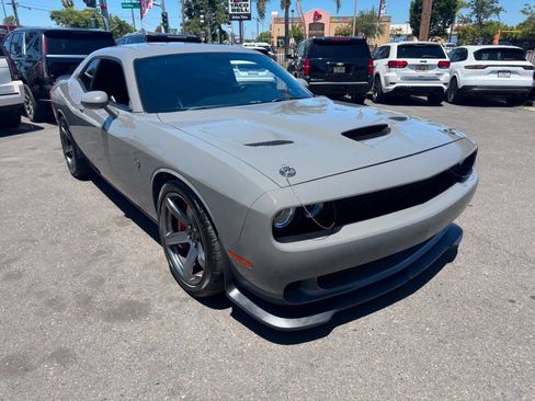 Used 2018 Dodge Challenger SRT Hellcat RWD image 2