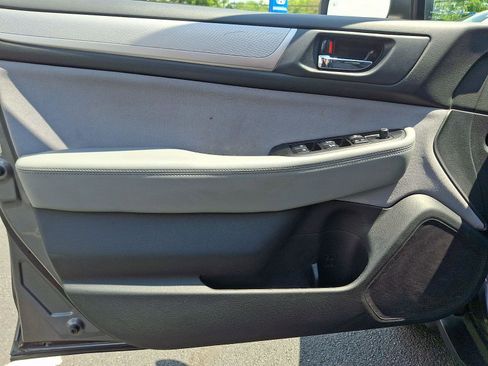 Used 2019 Subaru Outback 2.5i Premium w/ Popular Package #2 AWD/4WD image 12