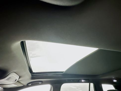 Used 2025 Cadillac XT6 Premium Luxury image 27