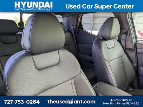Used 2025 Hyundai Santa Cruz SEL FWD image 6