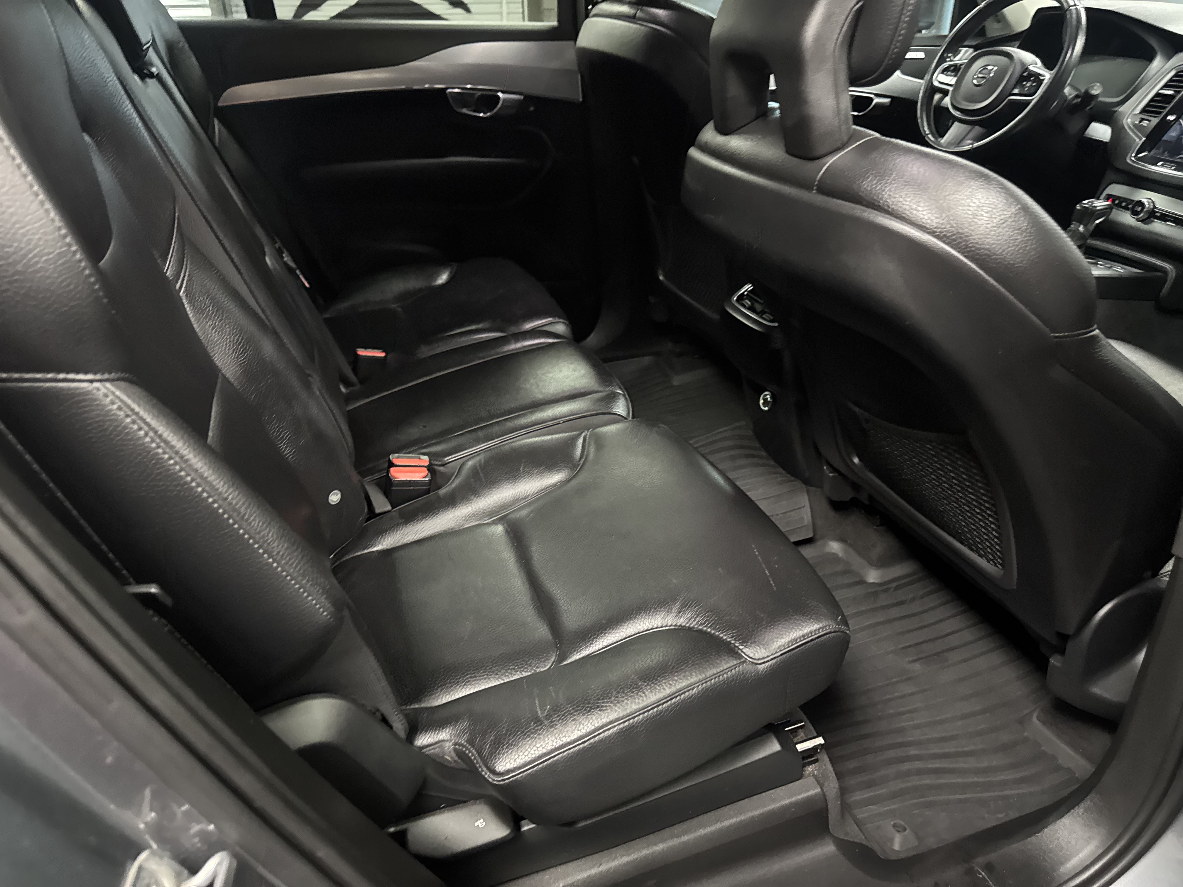 Used 2017 Volvo XC90 T6 Momentum w/ Vision Package AWD/4WD image 18