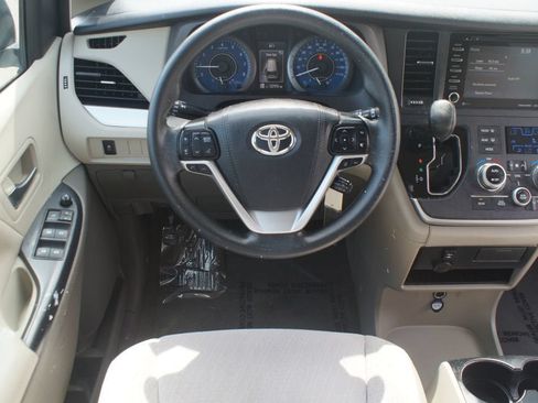 Used 2020 Toyota Sienna LE FWD image 5