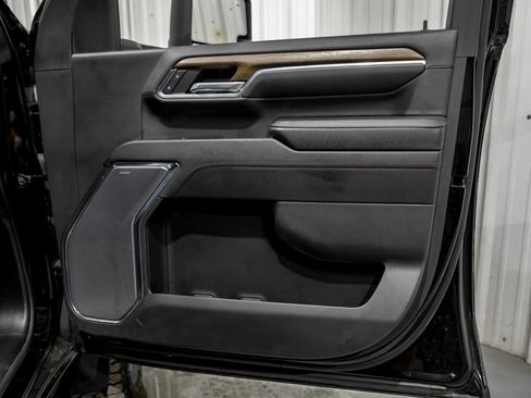 Used 2024 Chevrolet Silverado 2500 High Country w/ High Country Premium Package image 45