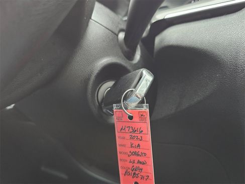 Used 2023 Kia Sorento LX image 23
