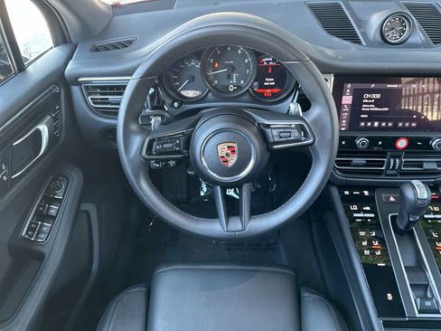 Certified 2025 Porsche Macan AWD/4WD image 15