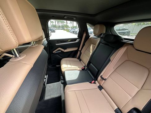 Certified 2025 Porsche Cayenne S AWD/4WD image 43